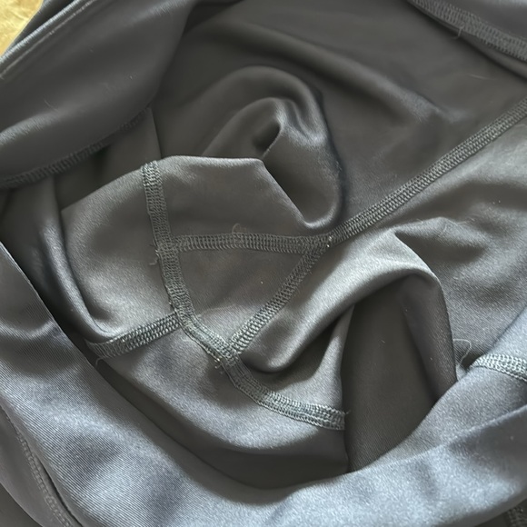 Under Armour Capri Compression Heat Gear Leggings - Picture 5 of 5